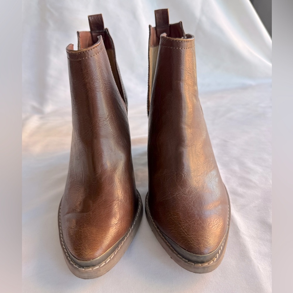 Not Rated Cut Out Ankle Women’s Bootie Block Heel with Metal Accents Size 7.5